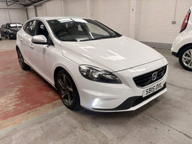 Volvo V40 Hatchback 1.6 R-design D2 115Hp 2015 White