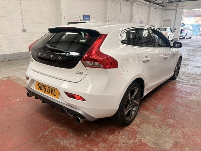 Volvo V40 Hatchback 1.6 R-design D2 115Hp 2015 SB15OVL White #6