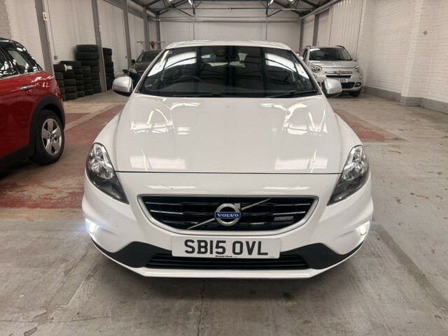 Volvo V40 Hatchback 1.6 R-design D2 115Hp 2015 SB15OVL White #2