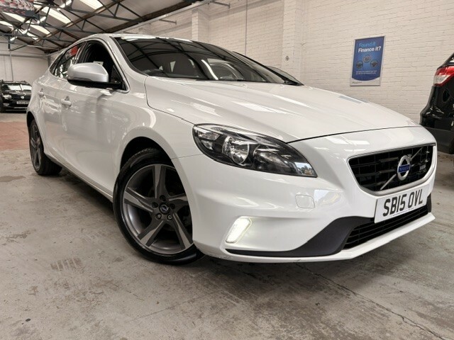 Volvo V40 Hatchback 1.6 R-design D2 115Hp 2015 White