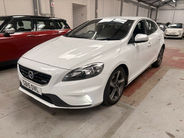 Volvo V40 Hatchback 1.6 R-design D2 115Hp 2015 SB15OVL White #3