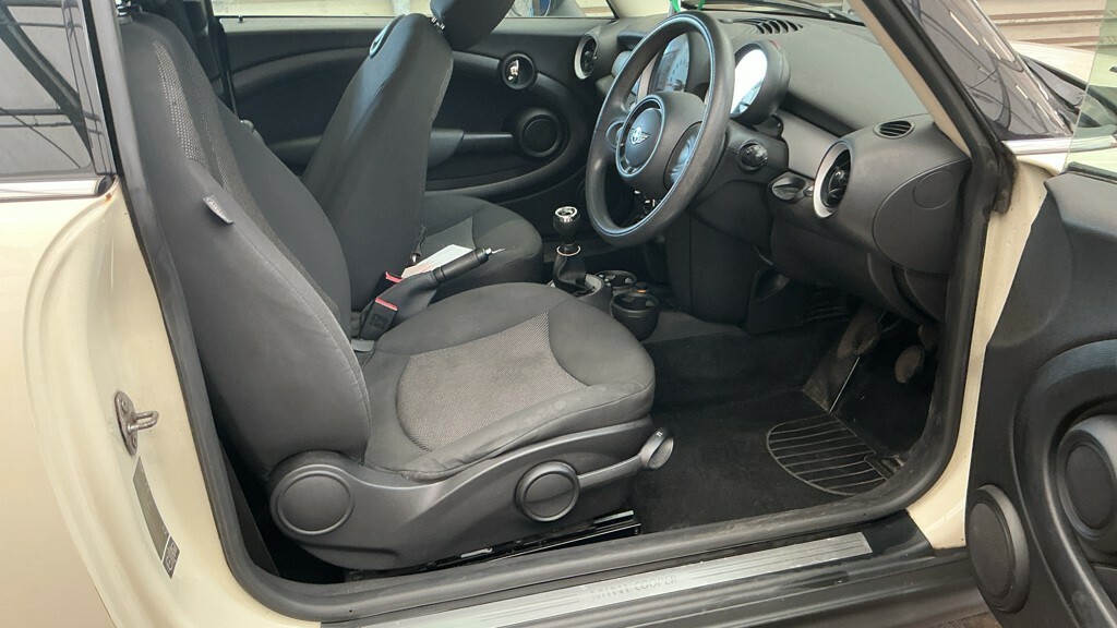 Mini Hatch 2.0 Cooper D All4 111 Bhp Black #7