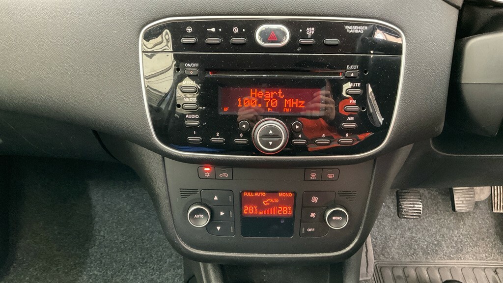 Fiat Punto 1.2 Easy Euro 6 White #9
