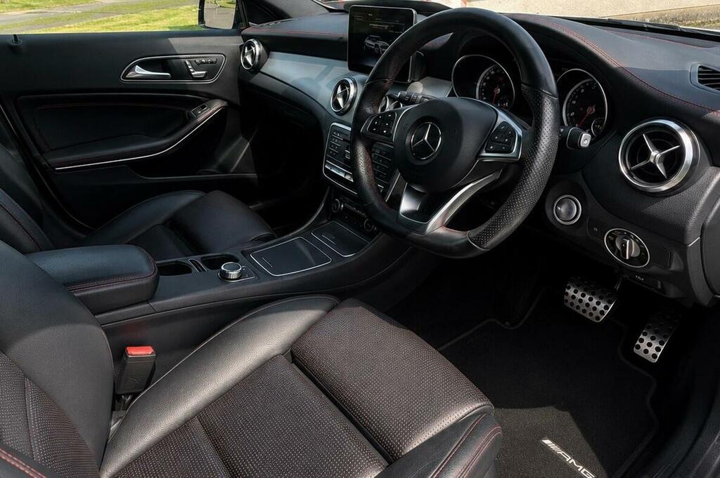 Mercedes-Benz GLA Class Suv 2.0 Gla250 Amg Line Premium Plus 7G-dct 4Mat White #3