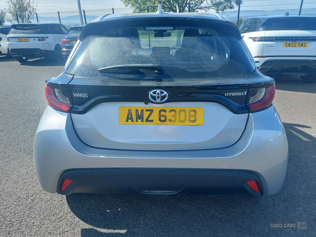 Toyota Yaris 1.5 Hybrid Icon Cvt AMZ6308 Silver #5