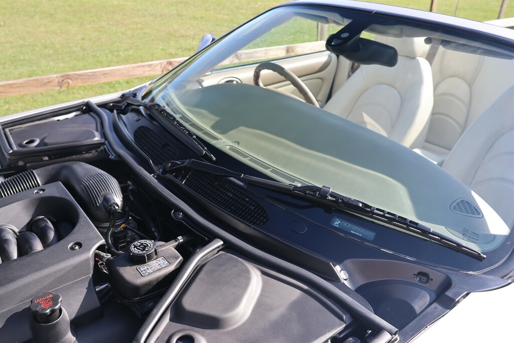 Jaguar XK8 4.2 S Silver #31