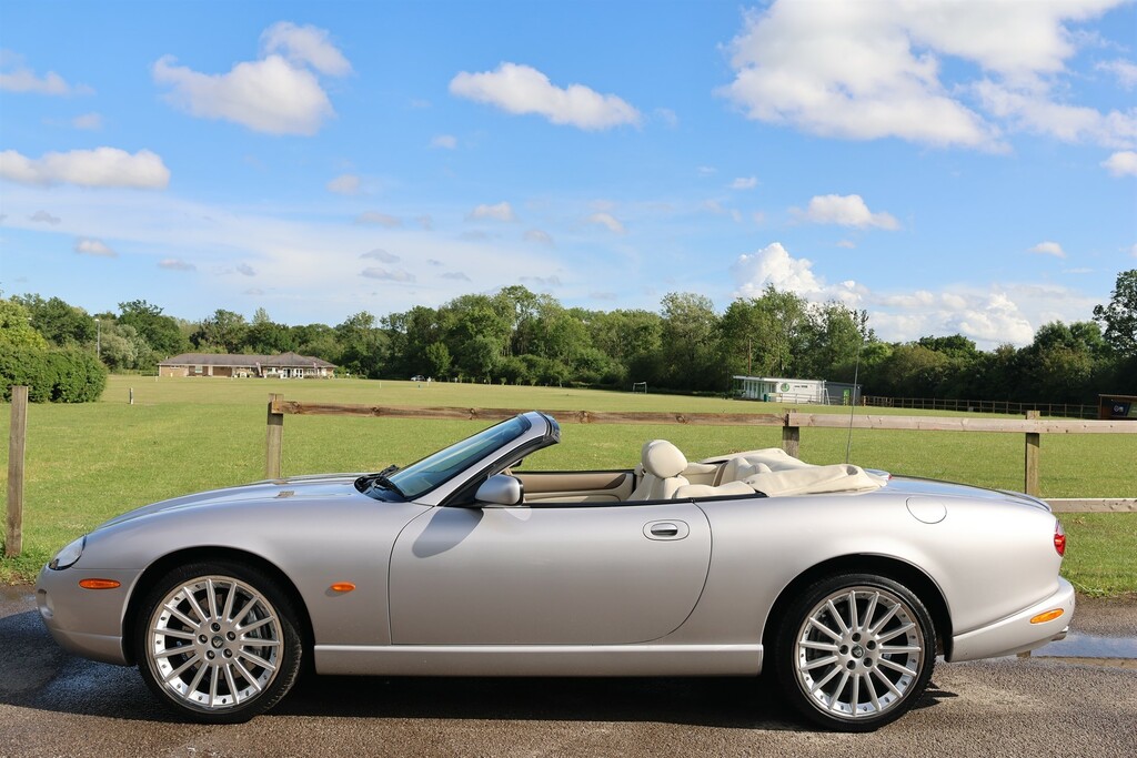 Jaguar XK8 4.2 S Silver #24