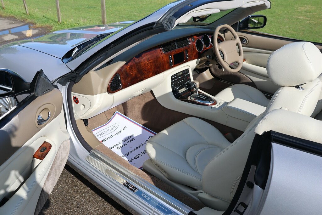 Jaguar XK8 4.2 S Silver #25