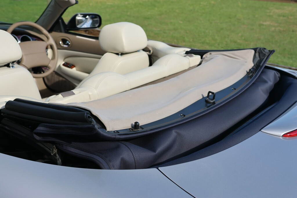 Jaguar XK8 4.2 S Silver #39