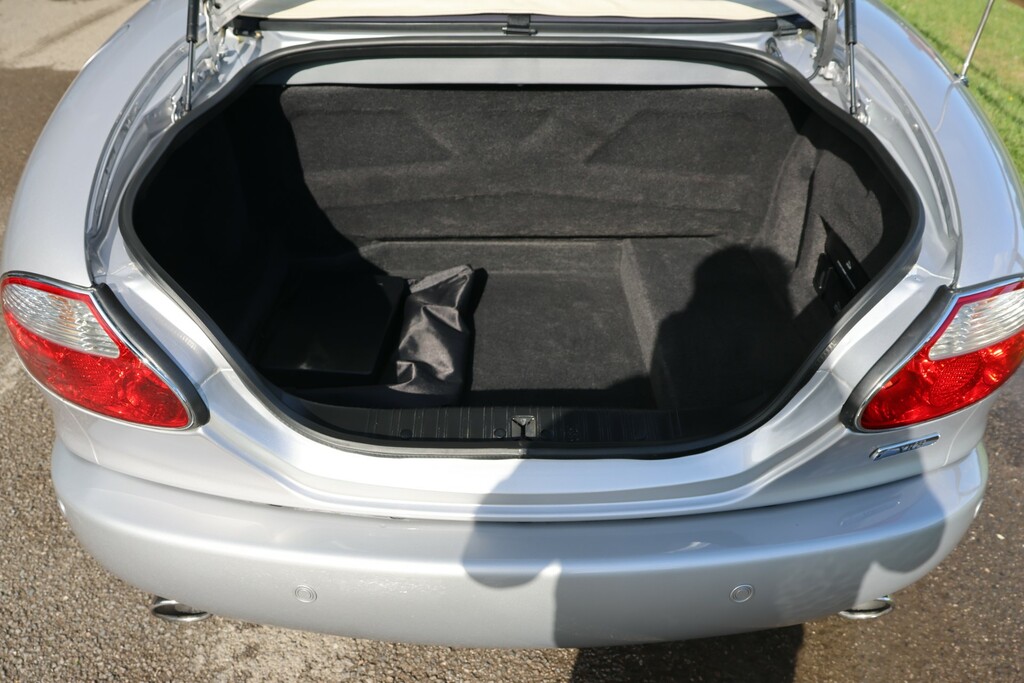 Jaguar XK8 4.2 S Silver #35