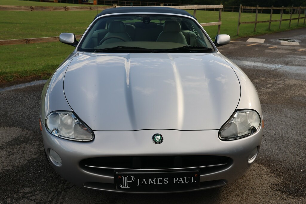 Jaguar XK8 4.2 S Silver #44