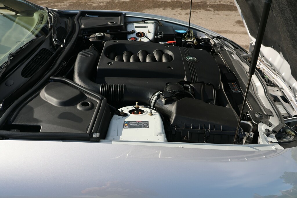 Jaguar XK8 4.2 S Silver #34