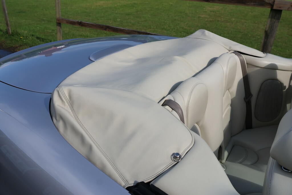 Jaguar XK8 4.2 S Silver #17
