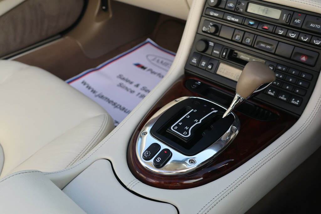 Jaguar XK8 4.2 S Silver #10