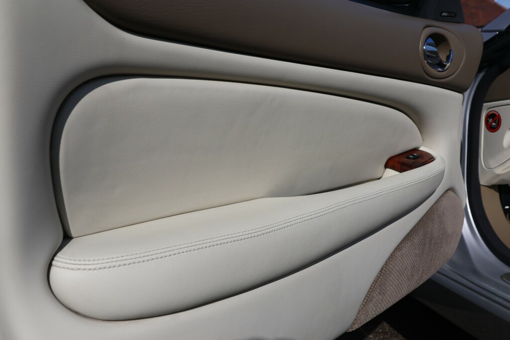 Jaguar XK8 4.2 S Silver #30