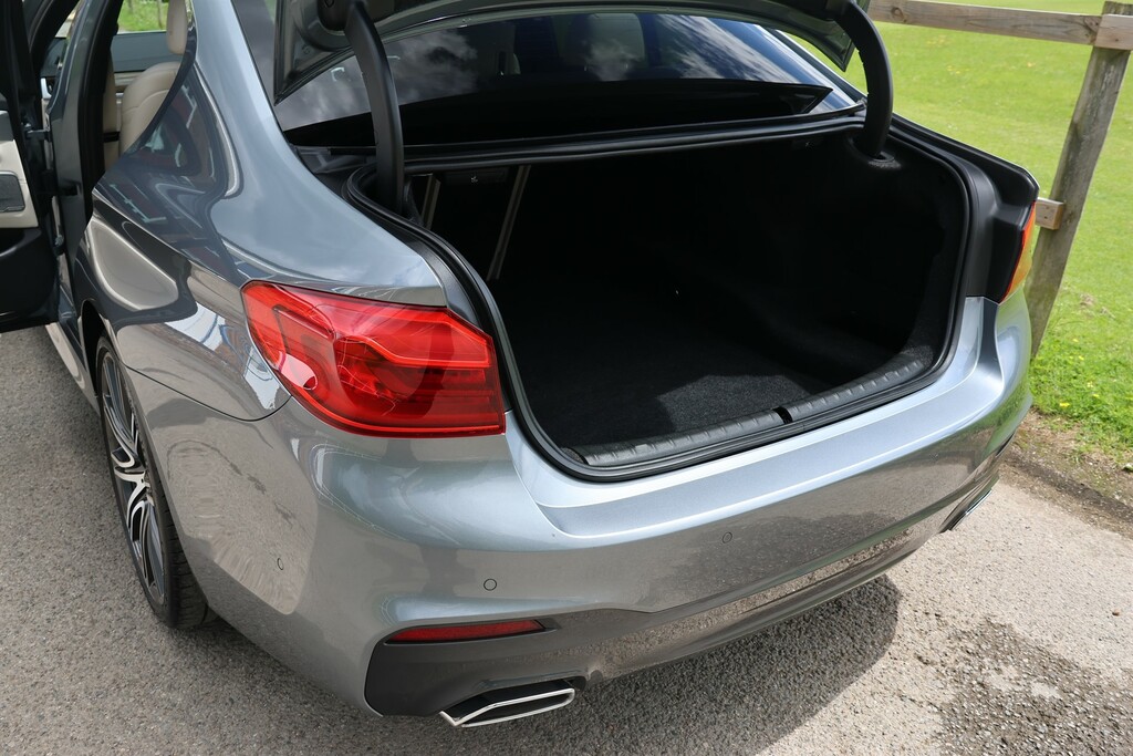 BMW 5 Series Se Grey #24