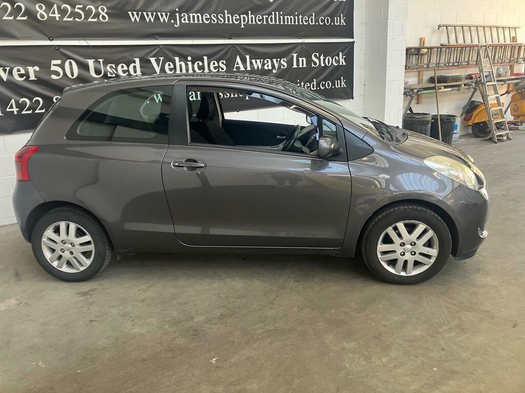 Toyota Yaris 1.3 Vvt-i Tr Grey #3