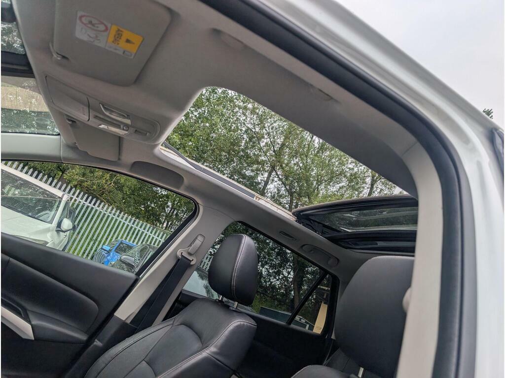 Suzuki SX4 S Cross Hatchback White #7