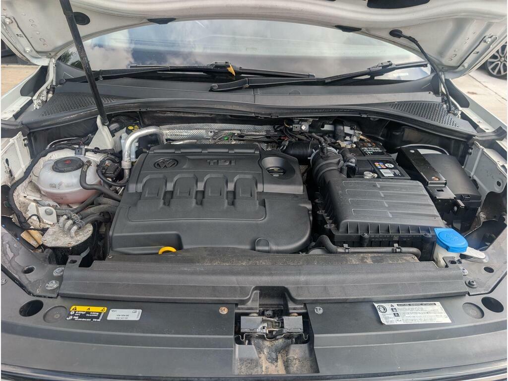 Volkswagen Tiguan Suv White #31