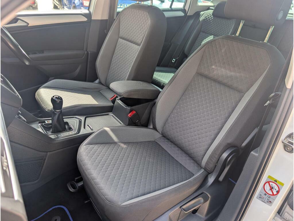 Volkswagen Tiguan Suv White #16