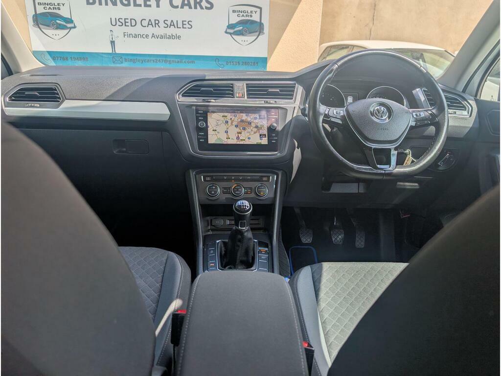 Volkswagen Tiguan Suv White #12