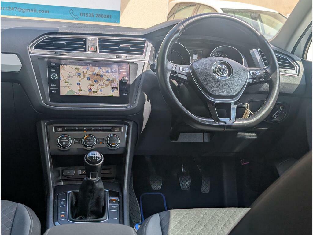 Volkswagen Tiguan Suv White #19