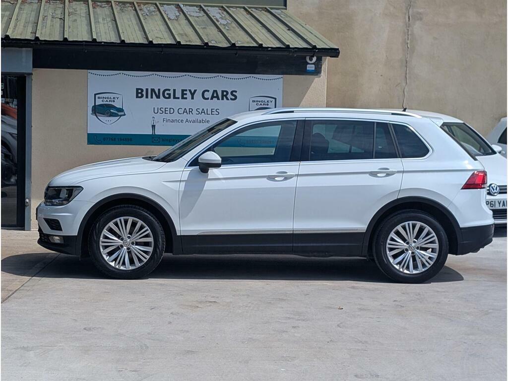 Volkswagen Tiguan Suv White #2