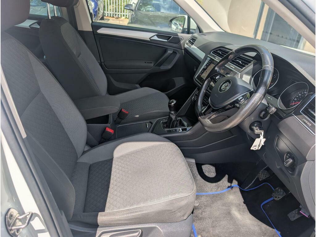 Volkswagen Tiguan Suv White #13