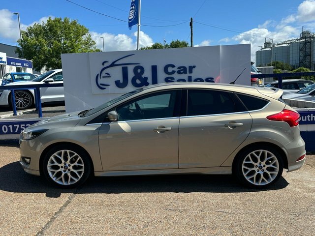 Ford Focus 1.5 Tdci Zetec S Hatchback Euro CE65VVM Gold #3