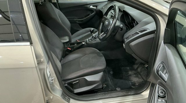 Ford Focus 1.5 Tdci Zetec S Hatchback Euro CE65VVM Gold #2