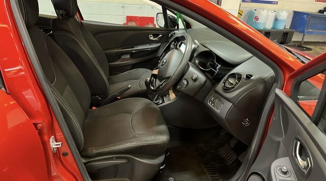 Renault Clio 1.2 16V Dynamique Nav Hatchback HT15MVZ Red #2