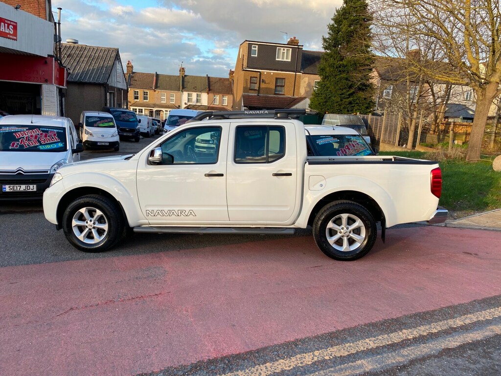 Nissan Navara Double Cab Pick Up Tekna 2.5Dci 190 4Wd White #3