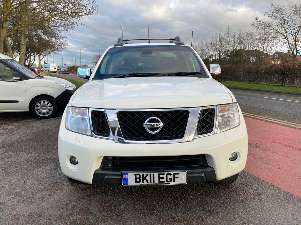 Nissan Navara Double Cab Pick Up Tekna 2.5Dci 190 4Wd White #4