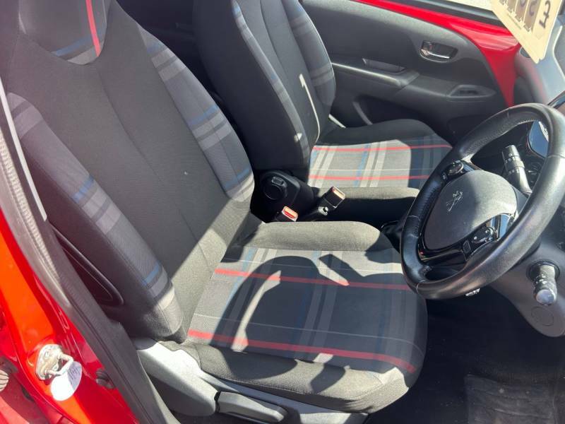 Peugeot 108 108 Allure Red #6