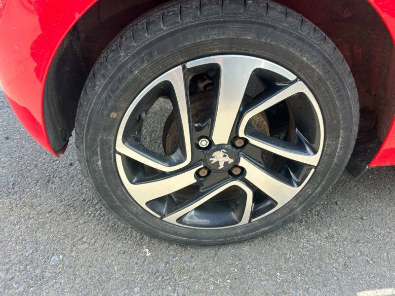 Peugeot 108 108 Allure Red #5