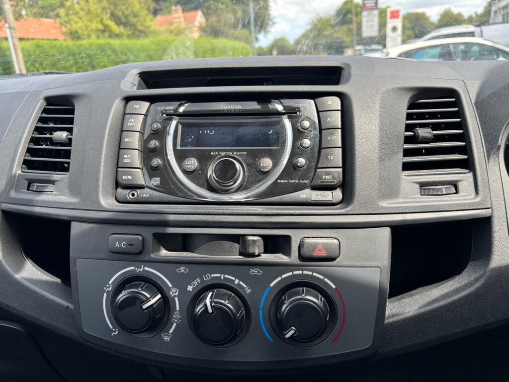 Toyota HILUX 2.5 D-4d Active 2015 Silver #10