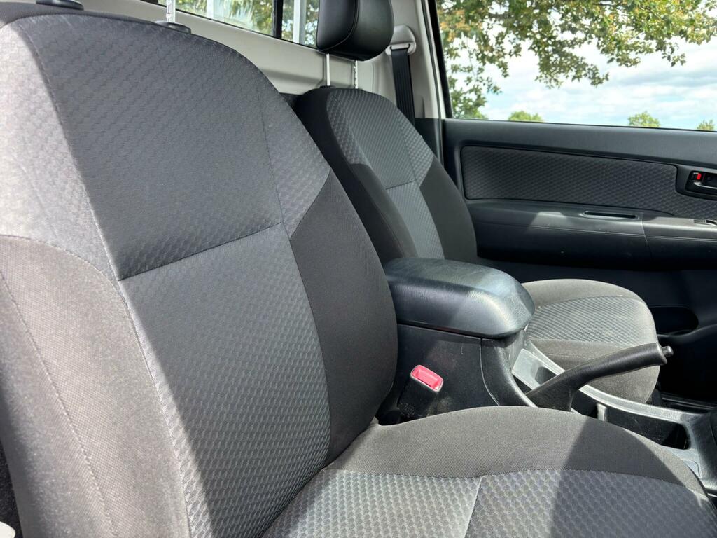 Toyota HILUX 2.5 D-4d Active 2015 Silver #12