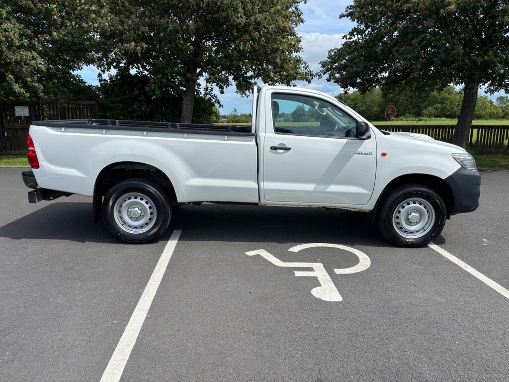 Toyota HILUX 2.5 D-4d Active 2015 Silver #8