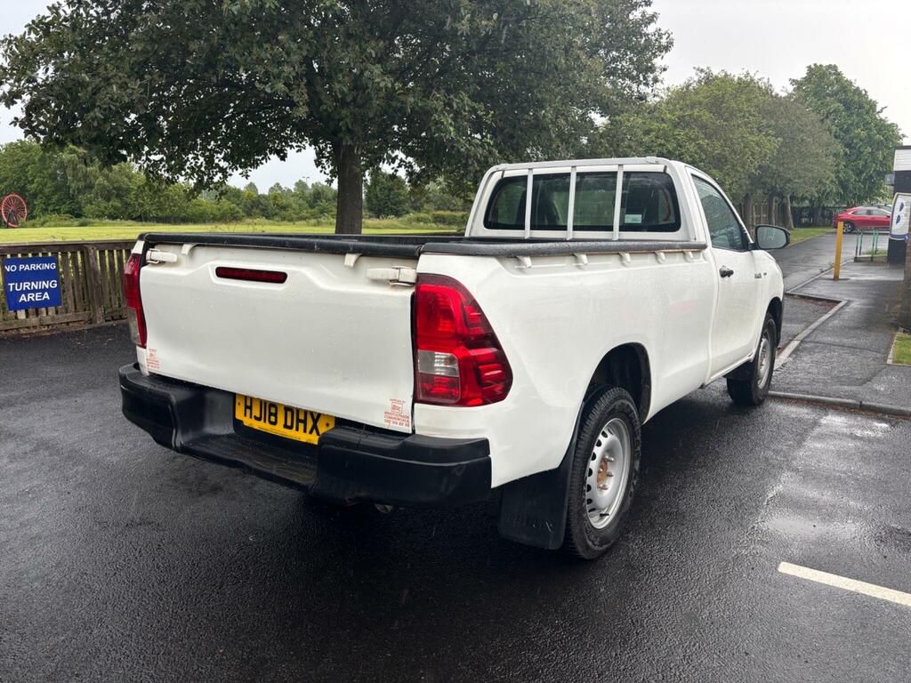 Toyota HILUX D-4d Active Pickup White #7