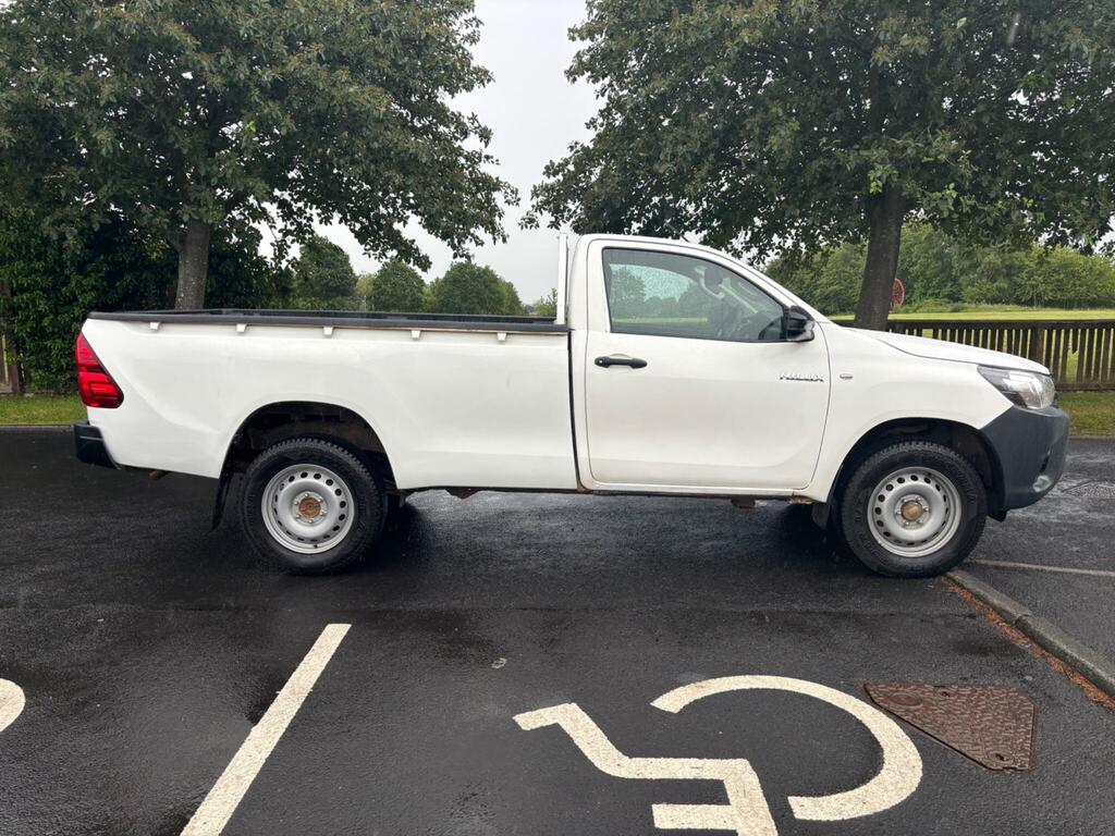 Toyota HILUX D-4d Active Pickup White #8
