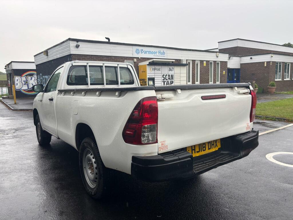 Toyota HILUX 2.4 D-4d Active 4Wd Euro 6 3.5T White #5