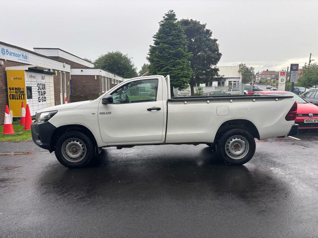 Toyota HILUX 2.4 D-4d Active 4Wd Euro 6 3.5T White #4