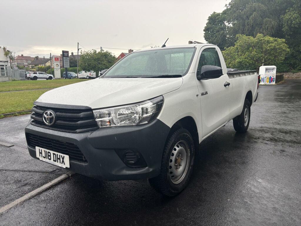 Toyota HILUX 2.4 D-4d Active 4Wd Euro 6 3.5T White #3