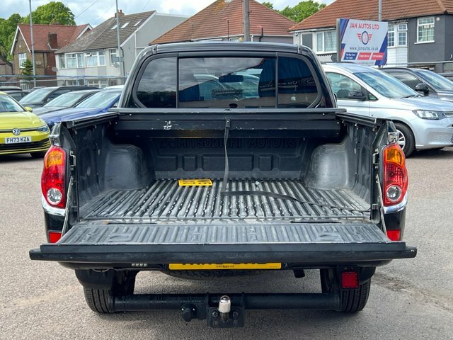 Mitsubishi L200 Black #42