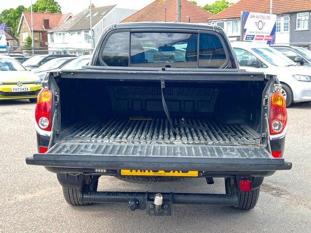 Mitsubishi L200 Black #40