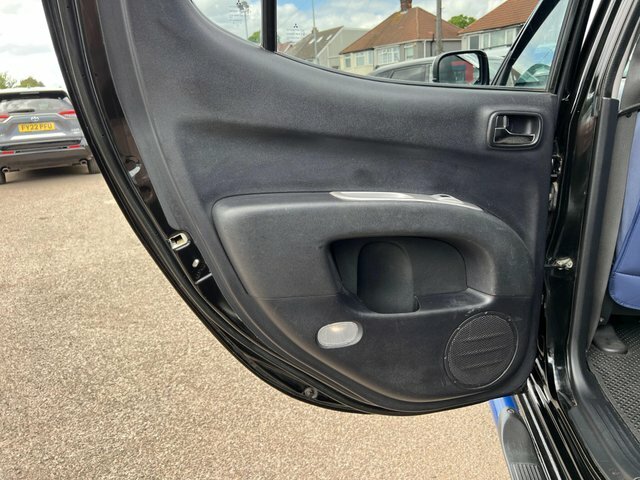 Mitsubishi L200 Black #45