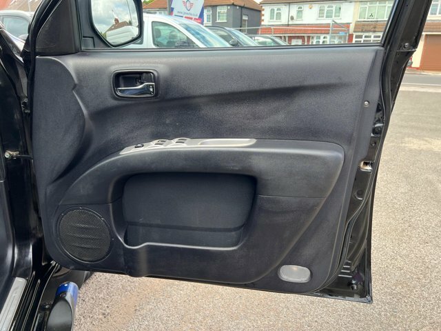 Mitsubishi L200 Black #43