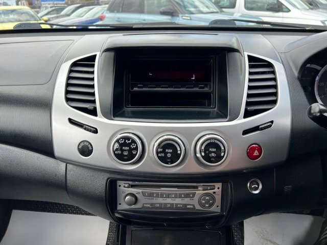 Mitsubishi L200 2015 2.5 Di-d Challenger 4Wd Euro 5 Lb Black #6