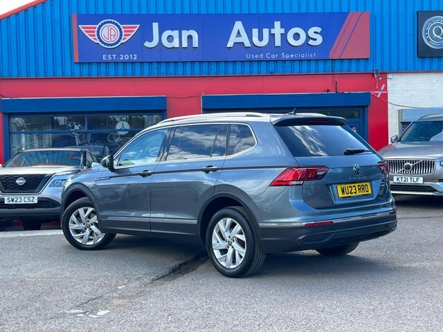 Volkswagen Tiguan Allspace 2023 1.5 Tsi Life Dsg Euro 6 Ss WU23RRO Grey #2