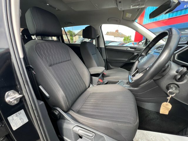 Volkswagen Tiguan Allspace 2023 1.5 Tsi Life Dsg Euro 6 Ss KS72OAG Black #4